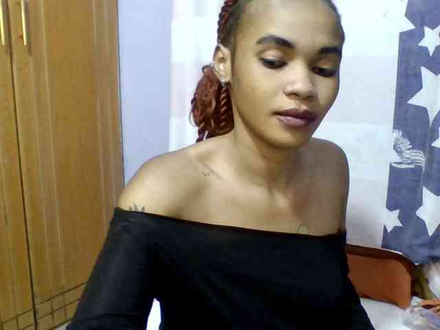 Prettie-brownskin webcam