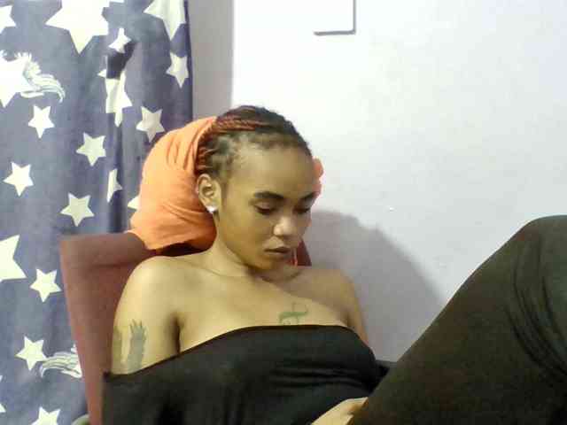 Prettie-brownskin webcam