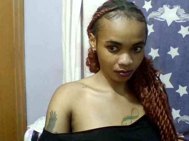 Prettie-brownskin webcam
