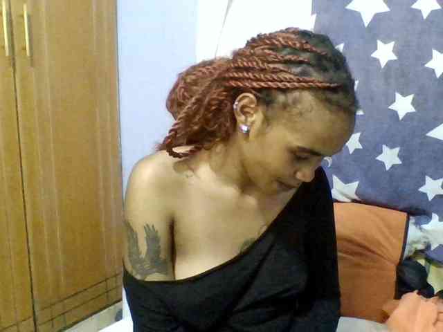 Prettie-brownskin webcam