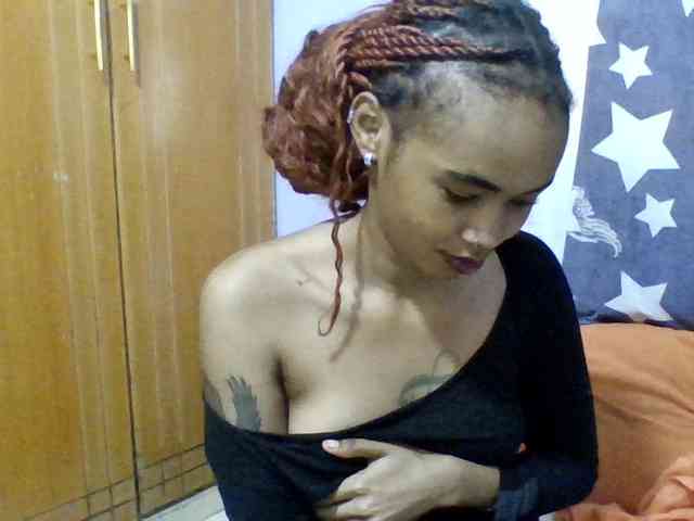 Prettie-brownskin webcam