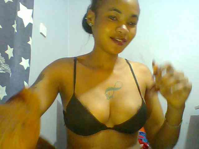 Prettie-brownskin webcam
