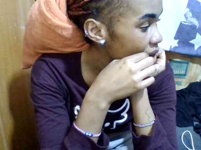 Prettie-brownskin webcam