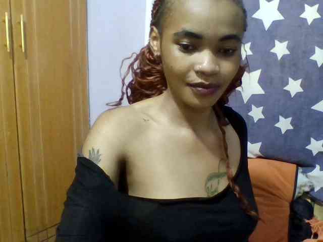 Prettie-brownskin webcam