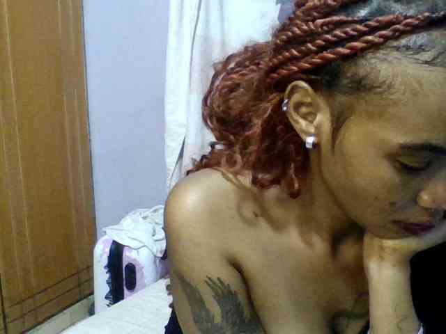 Prettie-brownskin webcam