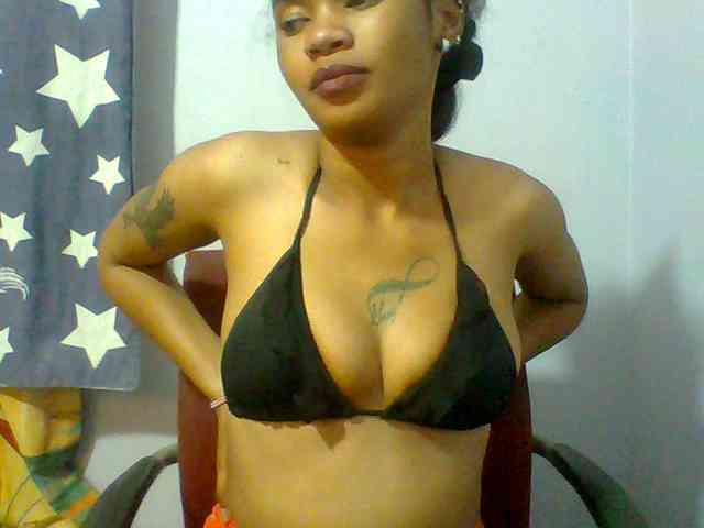 Prettie-brownskin webcam