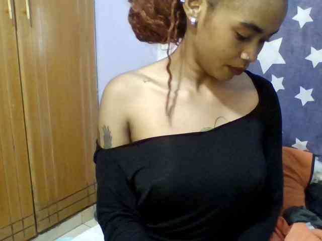 Prettie-brownskin webcam