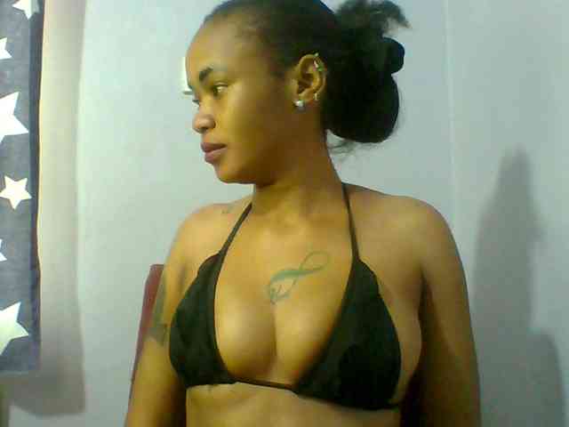 Prettie-brownskin webcam