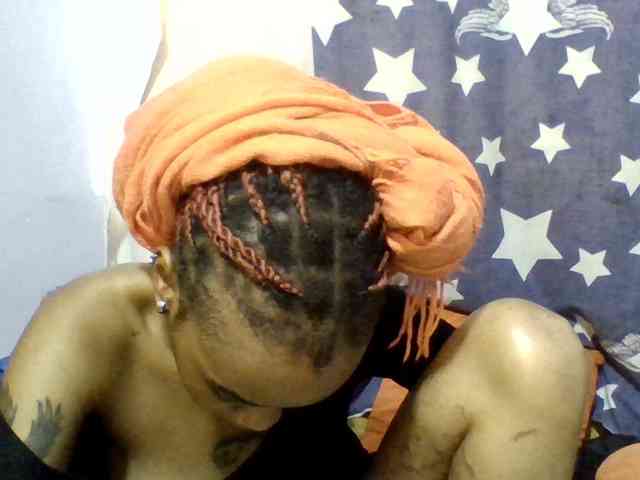 Prettie-brownskin webcam