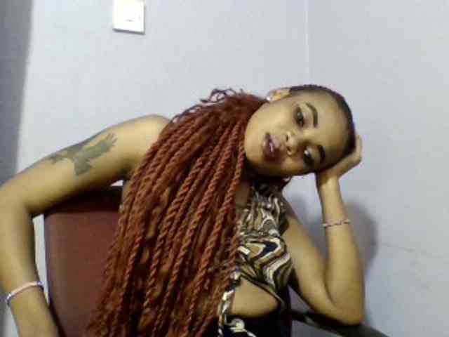 Prettie-brownskin webcam