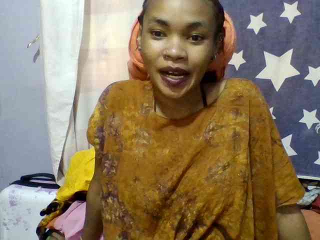 Prettie-brownskin webcam
