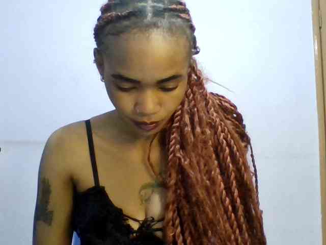 Prettie-brownskin webcam