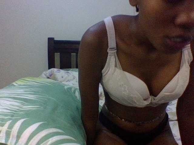 babybella20 live cam on BongaCams