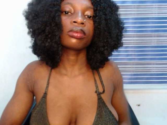 Hornyxbum webcam bongacams model stream image