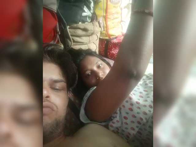 le modèle Sexycouples63947 est en webcam porno dans un show sur le site bongacams, il possède les tags suivants: Indian,Blonde,Shaved