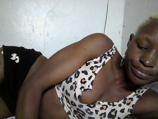 Noella live cam on BongaCams