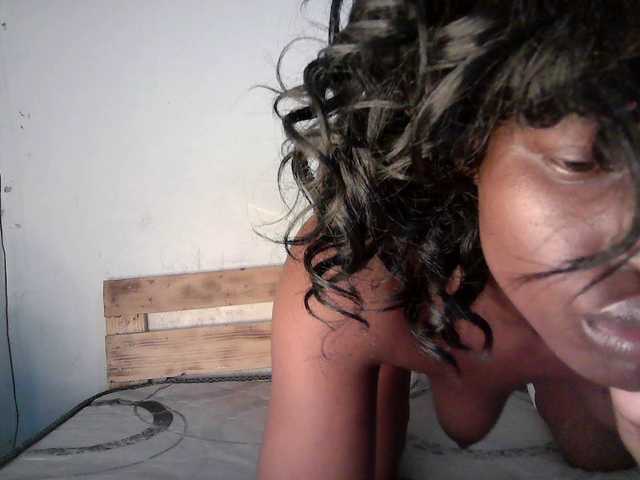 Noella live cam on BongaCams