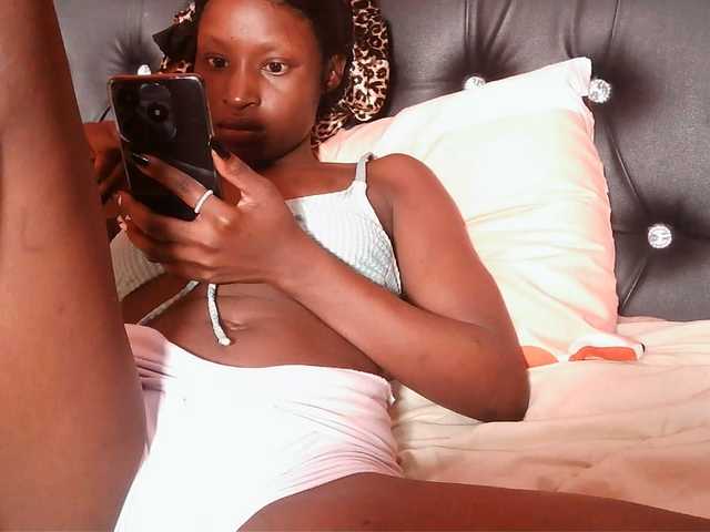 Noella live cam on BongaCams