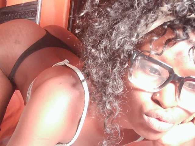 Noella live cam on BongaCams