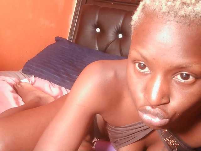 Noella live cam on BongaCams