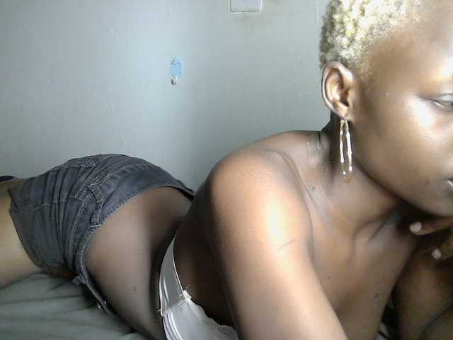 Noella live cam on BongaCams