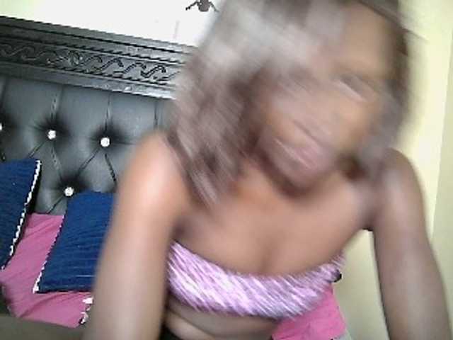 Noella live cam on BongaCams