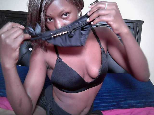Noella live cam on BongaCams