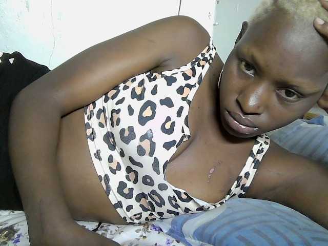 Noella live cam on BongaCams