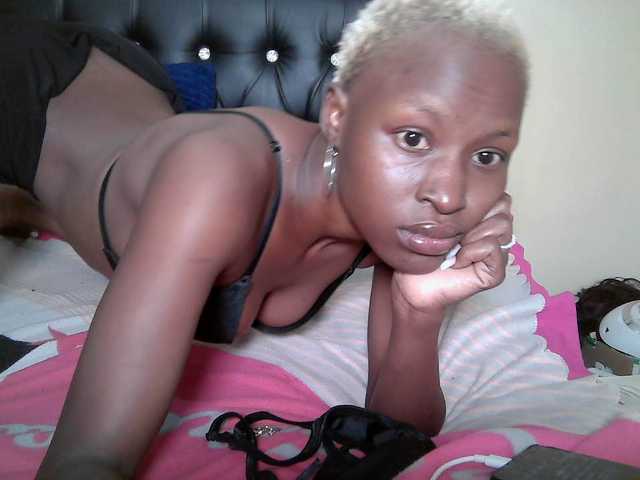 Noella live cam on BongaCams