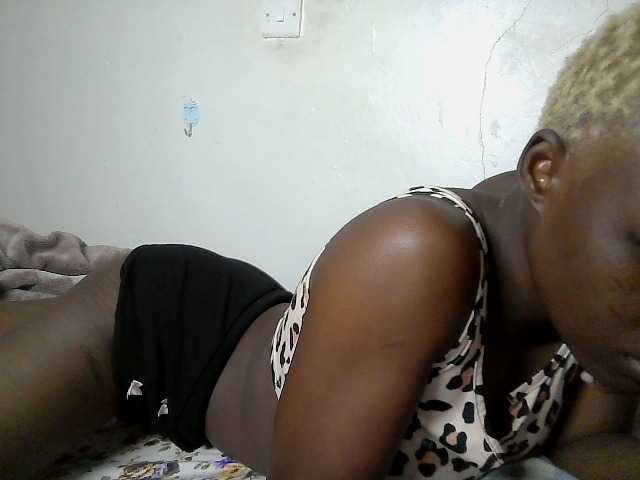 Noella live cam on BongaCams