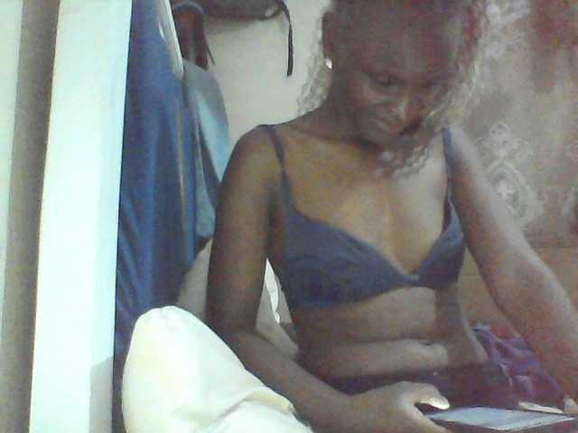 Elishi2541 live cam on BongaCams