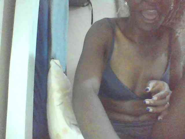Elishi2541 webcam