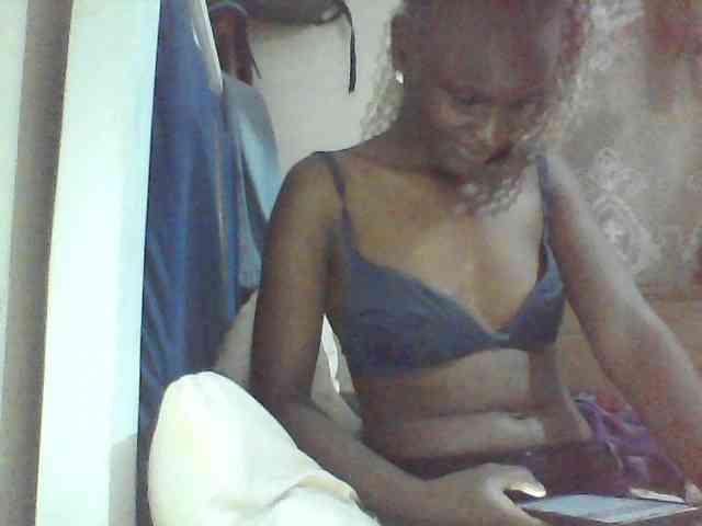 Elishi2541 webcam