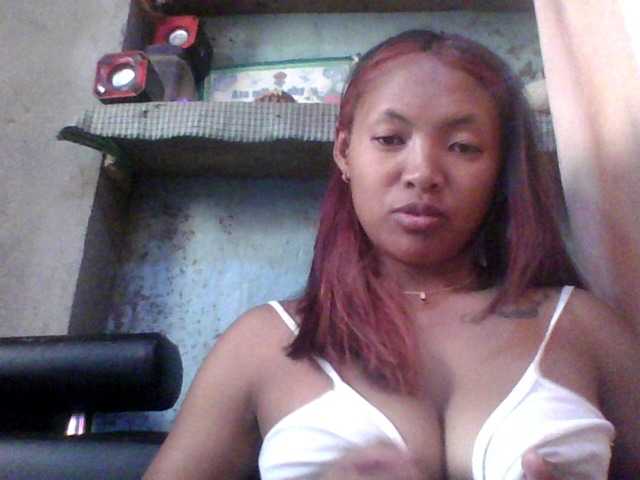 FARATIANA09 live cam on BongaCams
