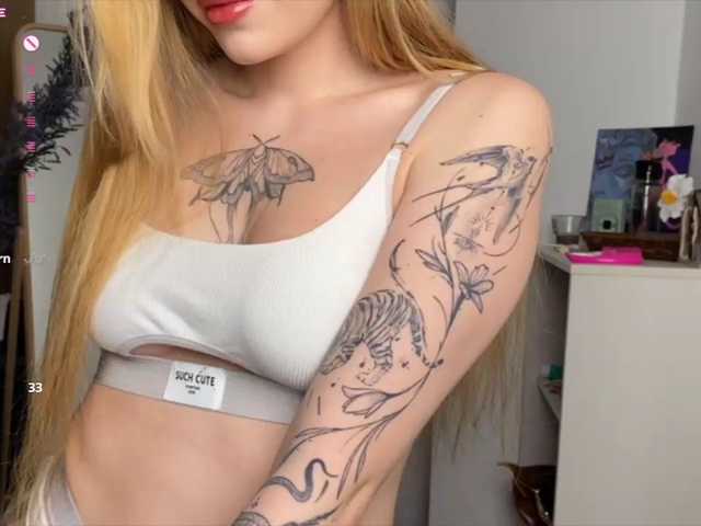 Rinaaaa live cam on BongaCams
