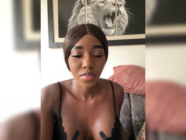 NahomiEbony01 live cam on BongaCams