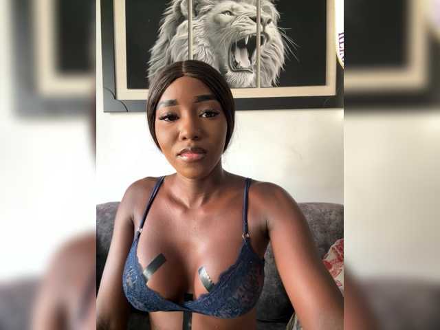 NahomiEbony01 live cam on BongaCams