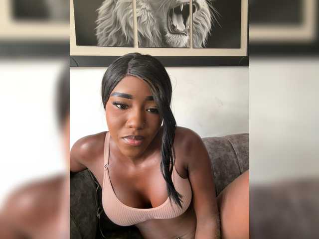 NahomiEbony01 live cam on BongaCams
