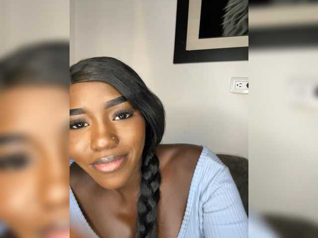 NahomiEbony01 live cam on BongaCams