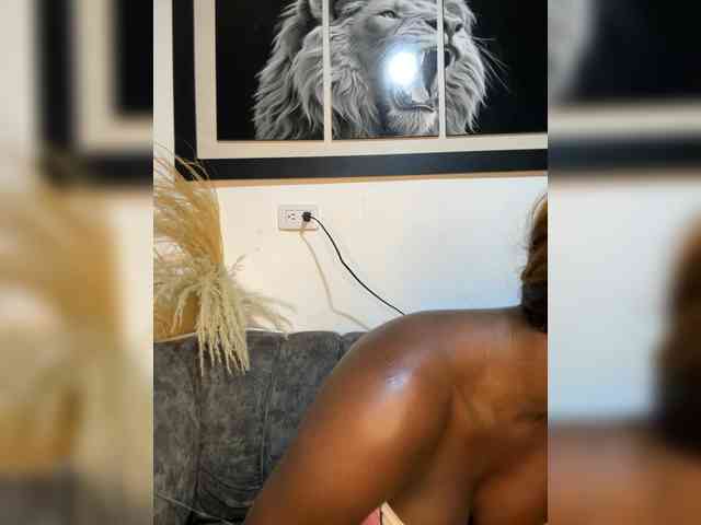 NahomiEbony01 webcam