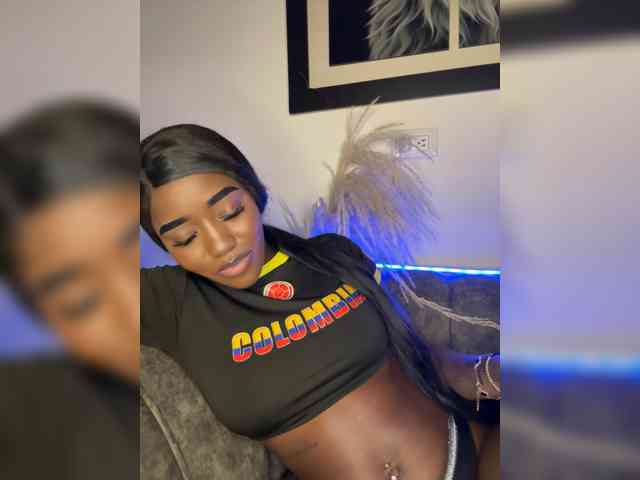 NahomiEbony01 webcam