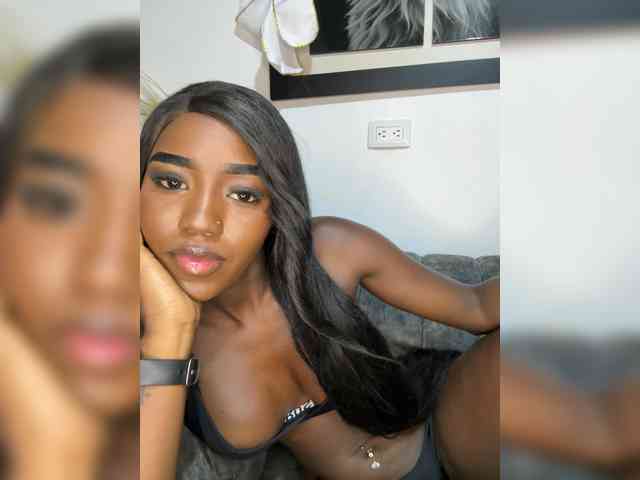 NahomiEbony01 webcam