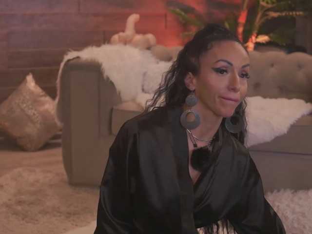le modèle XenaBloom est en webcam porno dans un show sur le site bongacams, il possède les tags suivants: Latino/Hispanic,Brunette,Shaved