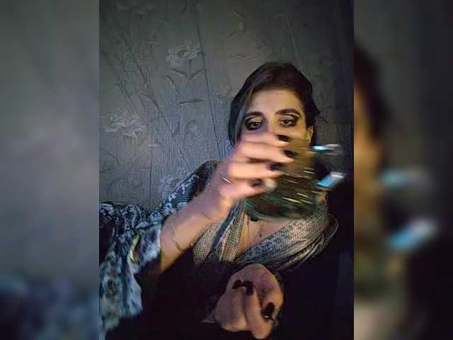CyberSquirtCuckQueen live webcam show