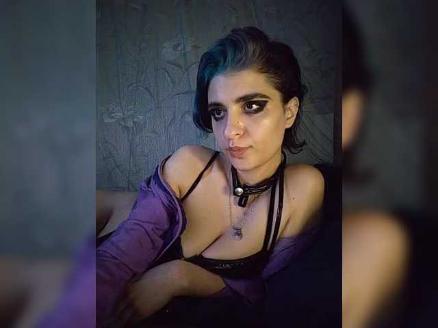 UntouchableSquirtWitch live webcam show