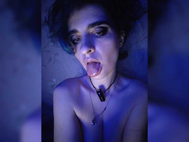 Chat with CyberSquirtSiren live cam