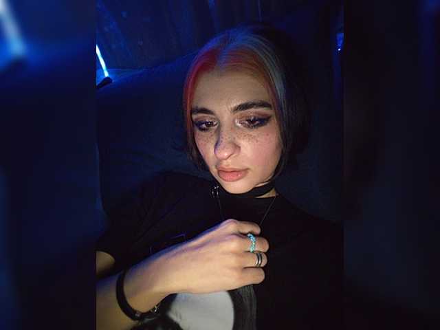 Siren Brattyqueen live cam