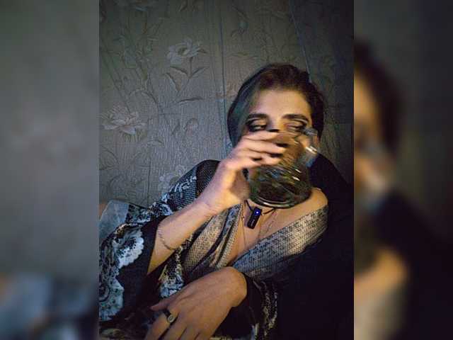 CyberSquirtCuckQueen live webcam show