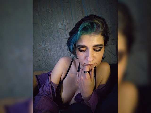 UntouchableSquirtWitch live webcam show