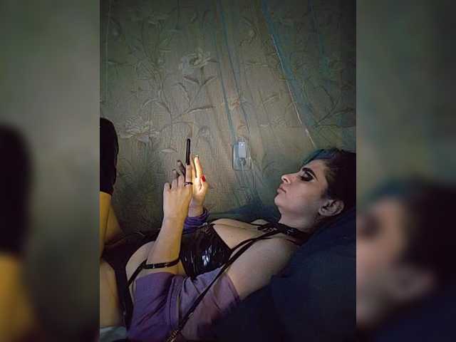 UntouchableSquirtWitch live webcam show